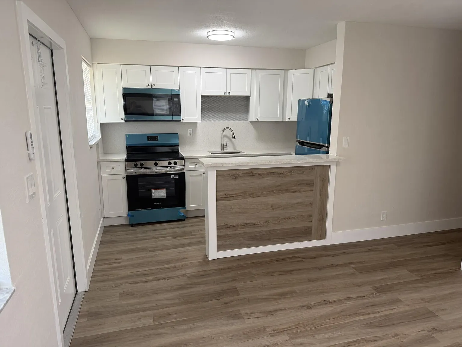 2 bed, 1.0 bath, 750 sqft, $2,000 — Photo 2