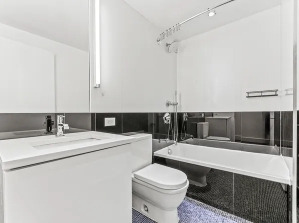 666 West End Avenue image 10 of 22