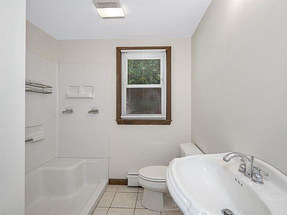 5th image of 40 Sherburne Ave