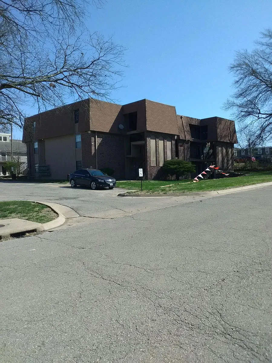 Building Photo - 3714 SW 29th Ter