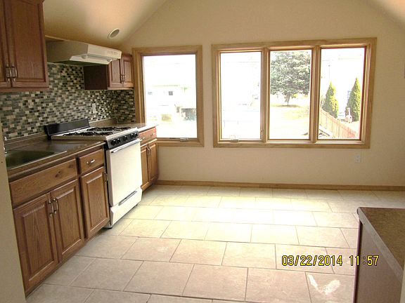 4th image of 13-23 2nd St