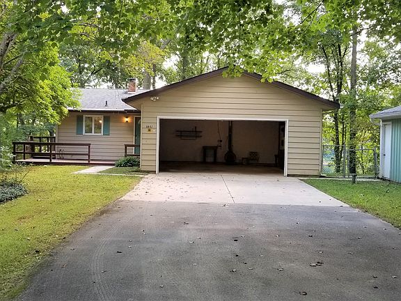 3rd image of 6852 Woodland Dr