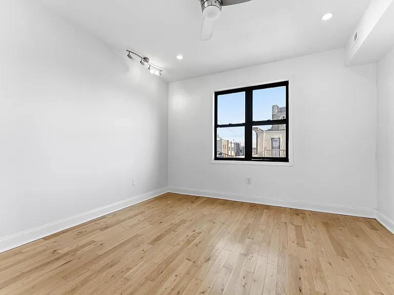 2100 Cross St — Photo 6
