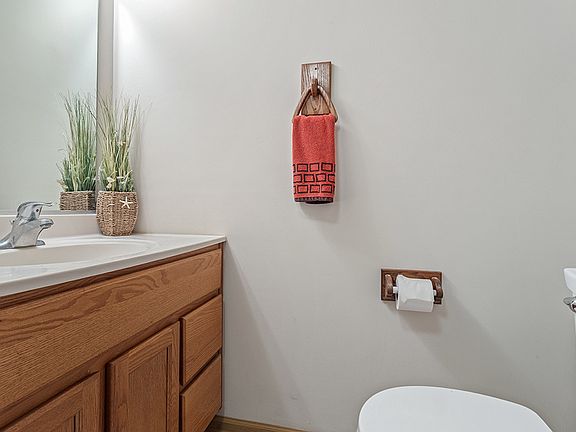 3rd image of 2465 Red Oak Trl