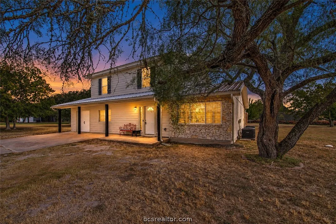 4 bed, 3.5 bath, 1904 sqft, $2,500 — Photo 3