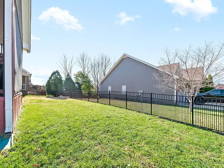 2226 Fairfax Dr — Photo 26