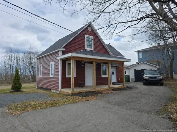 245 Pleasant Ct, Bathurst, NB E2A 3B3