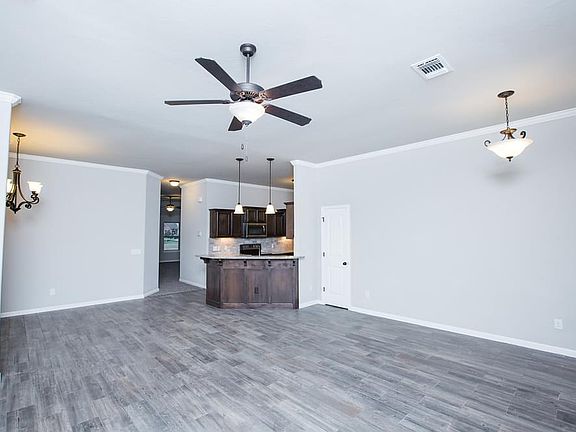5th image of 912 SW 140th St
