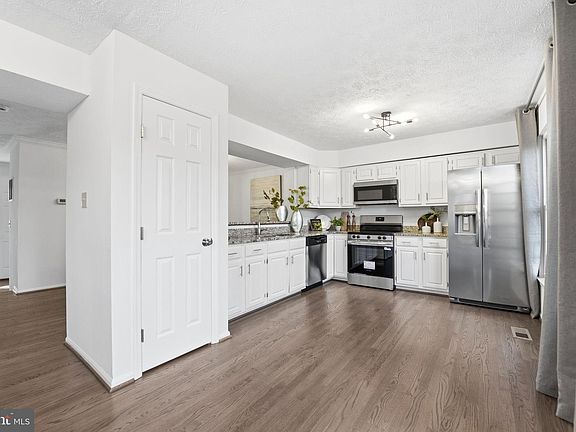 4th image of 4586 Kingscup Ct