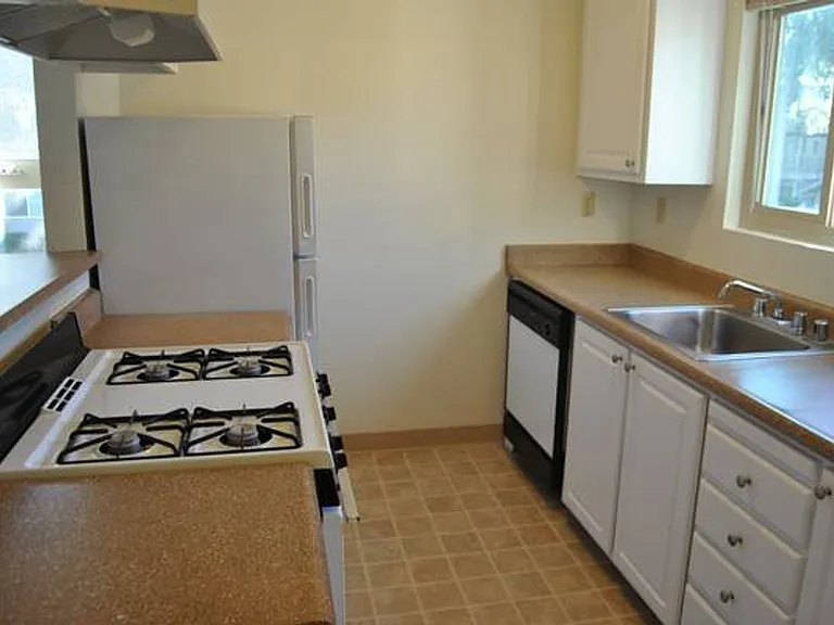 2950 Portage Bay — Photo 111