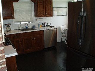 3rd image of 481 Court Ave