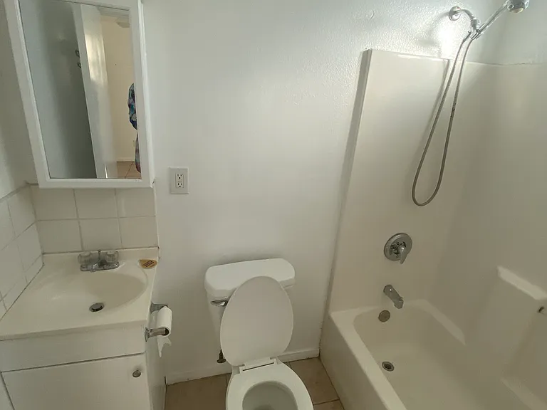 102 W Hall Ave #159 — Photo 4