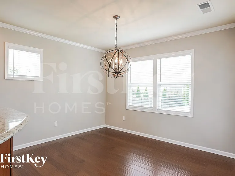 175 Heathwood Dr — Photo 5