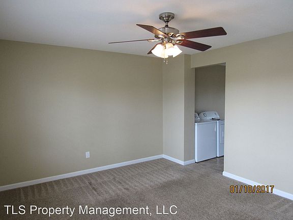 3rd image of 203 Glenwood Ln APT 1