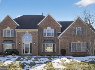 102 Clover Leaf Ln, North Wales, PA 19454
