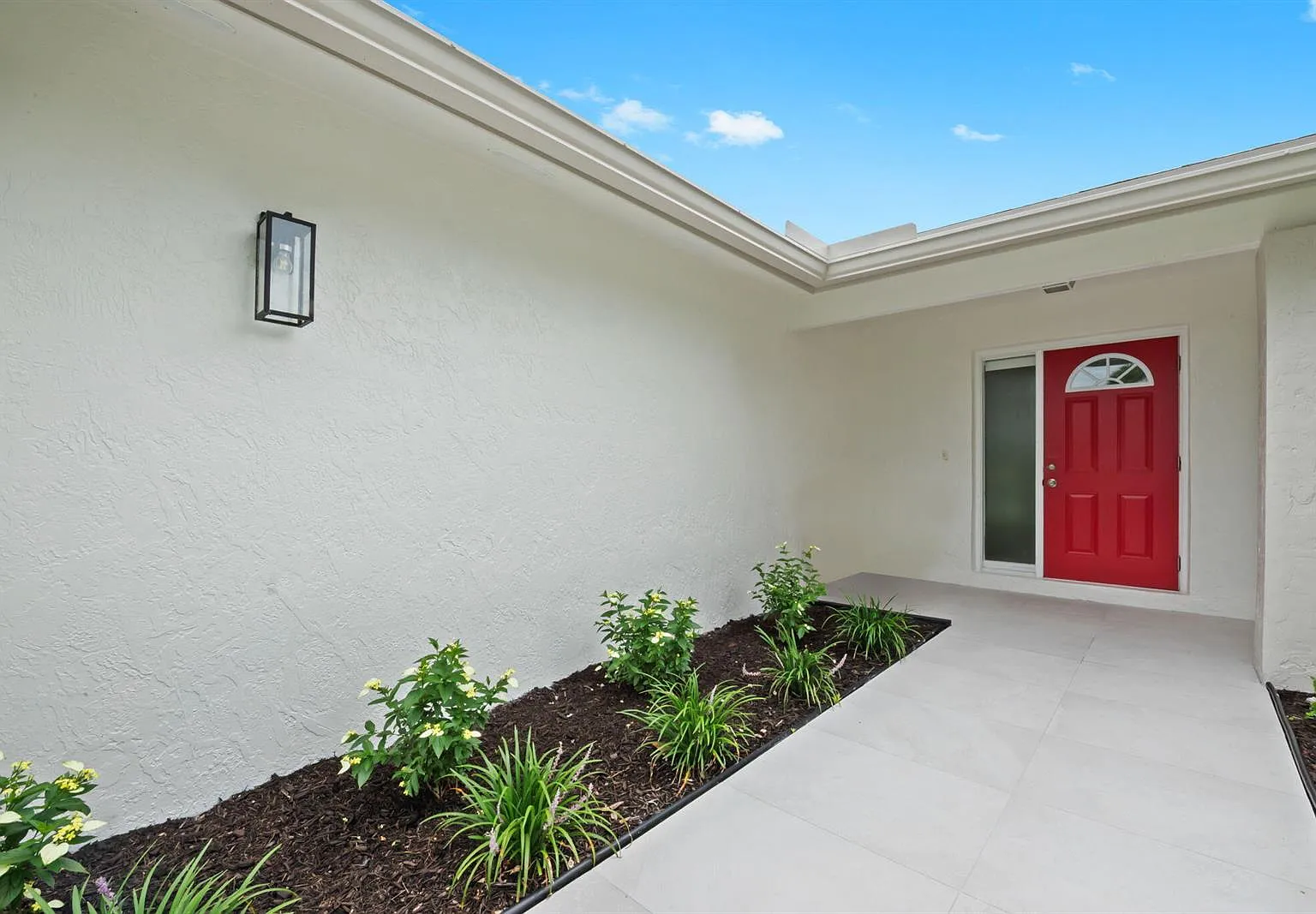 3 bed, 1665 sqft, $4,950 — Photo 1