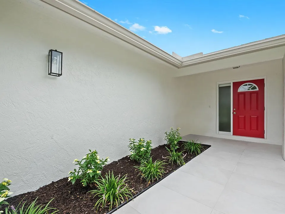561 SW 168th Ter