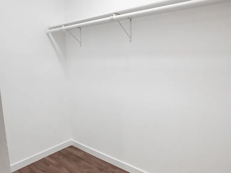 719 N Heliotrope Dr #204 — Photo 5