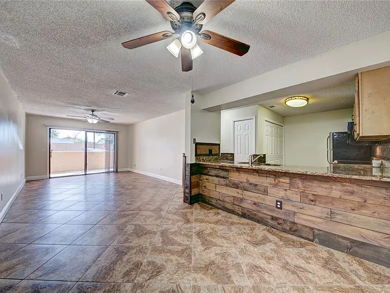 646 Kenwick Cir — Photo 4