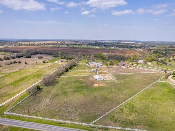 136 Parkside Ct, Gunter, TX 75058