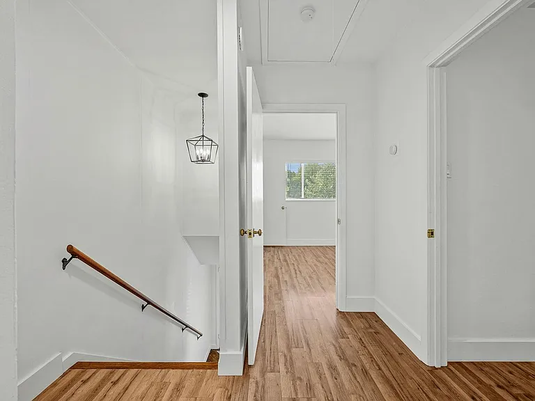 2401 Winsted Ln — Photo 12