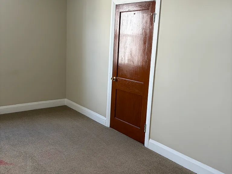 1614 W Market St — Photo 13