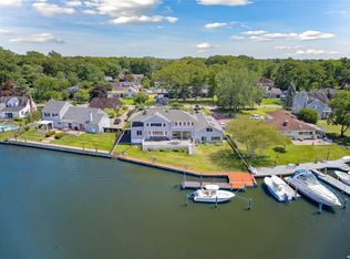 110 Connetquot Dr, Oakdale, NY 11769