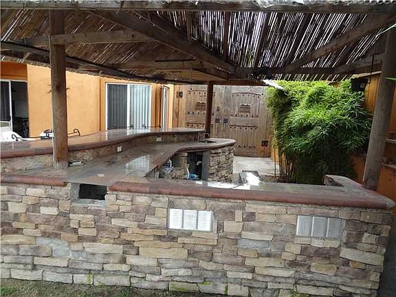 4th image of 1068 Calma Dr