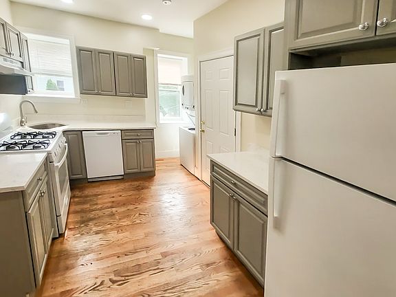 3rd image of 2063 Massachusetts Ave #2T