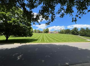 304 Glyn Tawel Dr, Granville, OH 43023