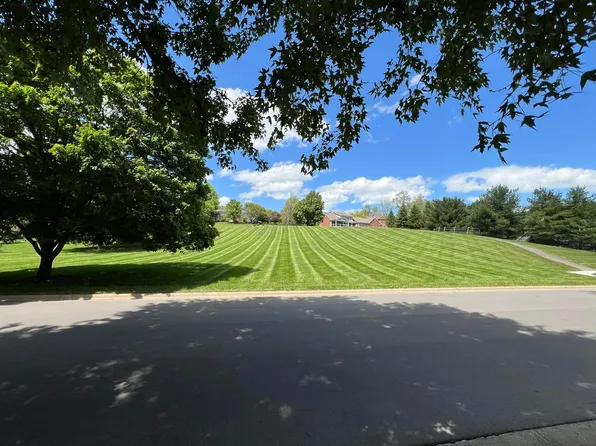 304 Glyn Tawel Dr, Granville, OH 43023