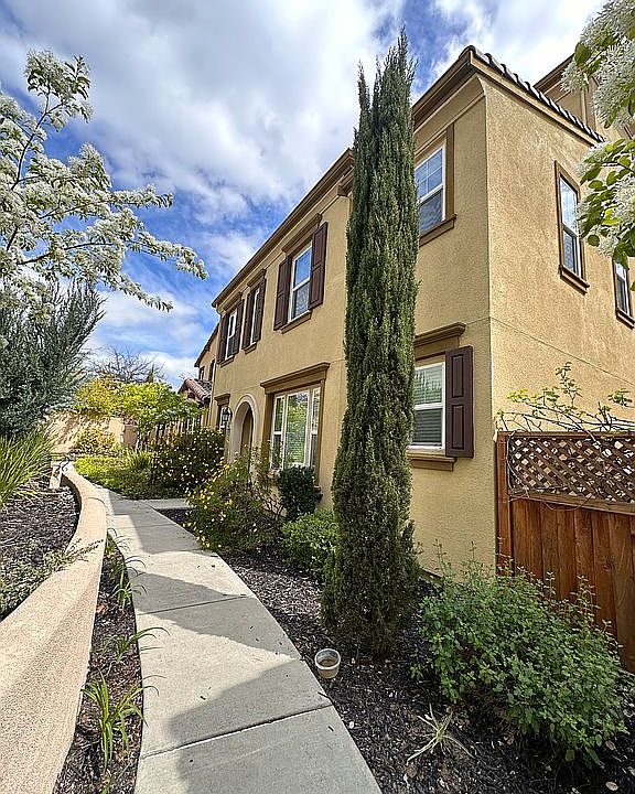 2nd image of 2965 Vittoria Loop