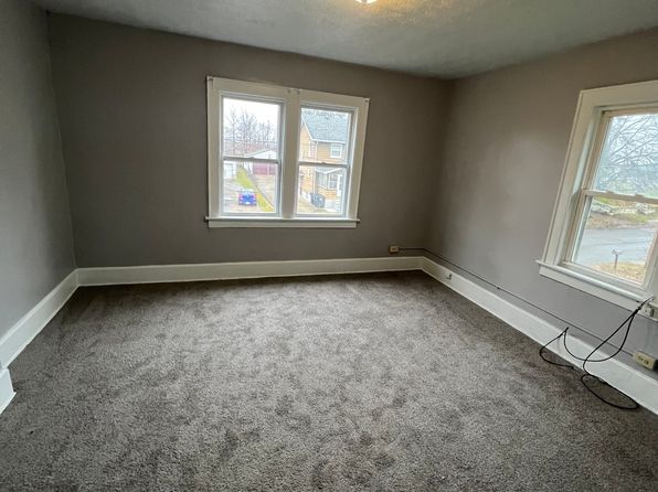 598 Flora Ave #1/2