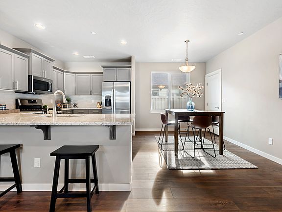 Harrison GC - Kitchen Dining 3