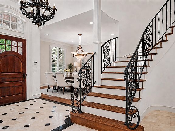 4th image of 4709 Strait Ln