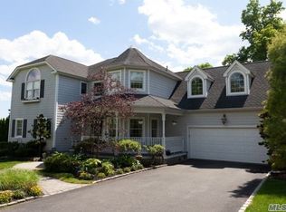 200 Lenox Ct, Farmingdale, NY 11735