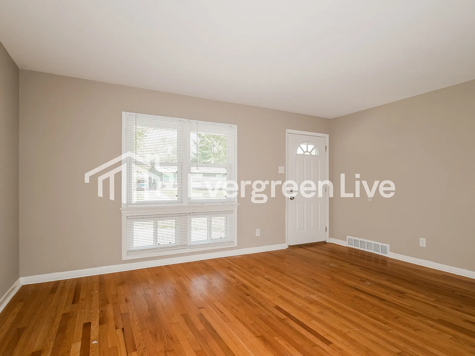 3 bed, 1.0 bath, 960 sqft, $1,495 — Photo 3