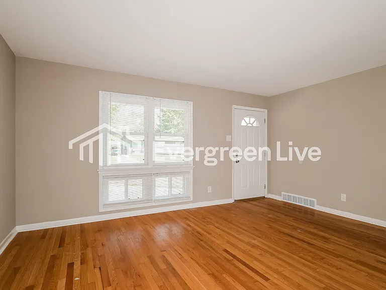 1140 Mullanphy Ln — Photo 3