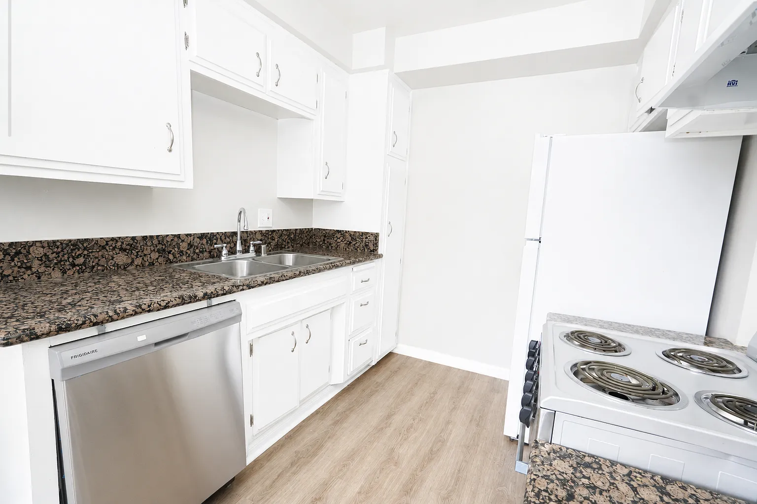 The Governor Apartments — Photo 4