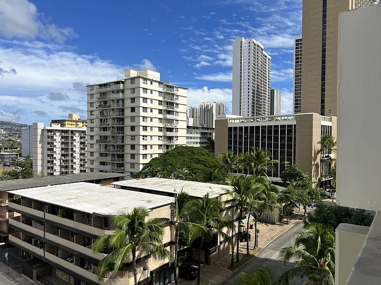 Kuhio Ave — Photo 12