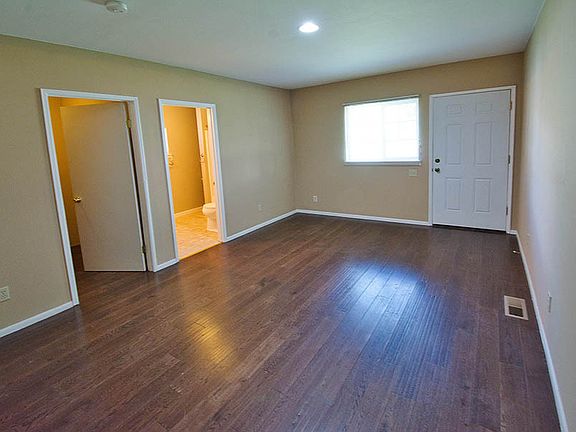 4th image of 525 SE 6th St