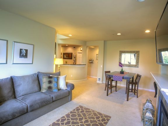 3rd image of 1376 Huckleberry Cir #1376