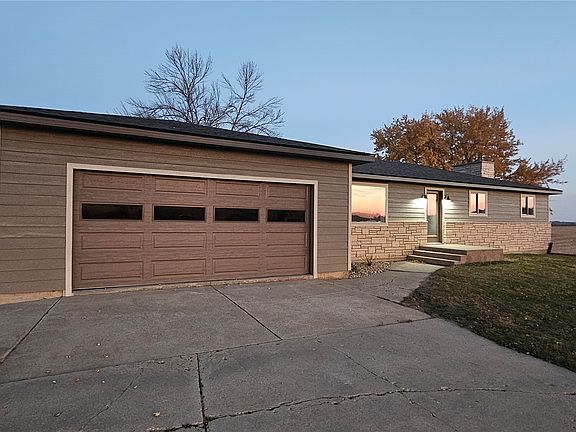 4th image of 4065 Labarge Rd