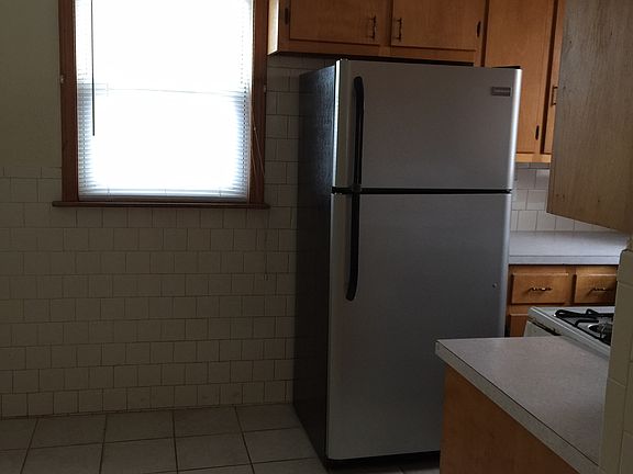 4th image of 1489 Newport Ave