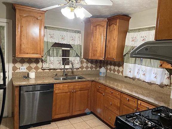 3rd image of 512 Allen Dr