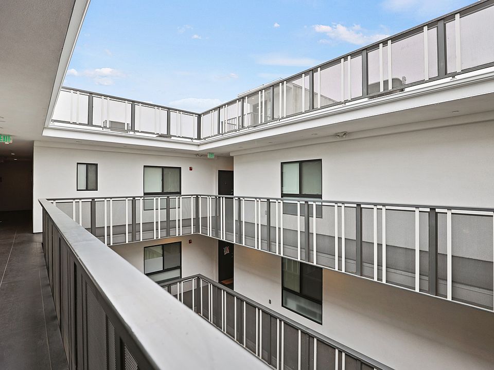 Upper Level Courtyard View