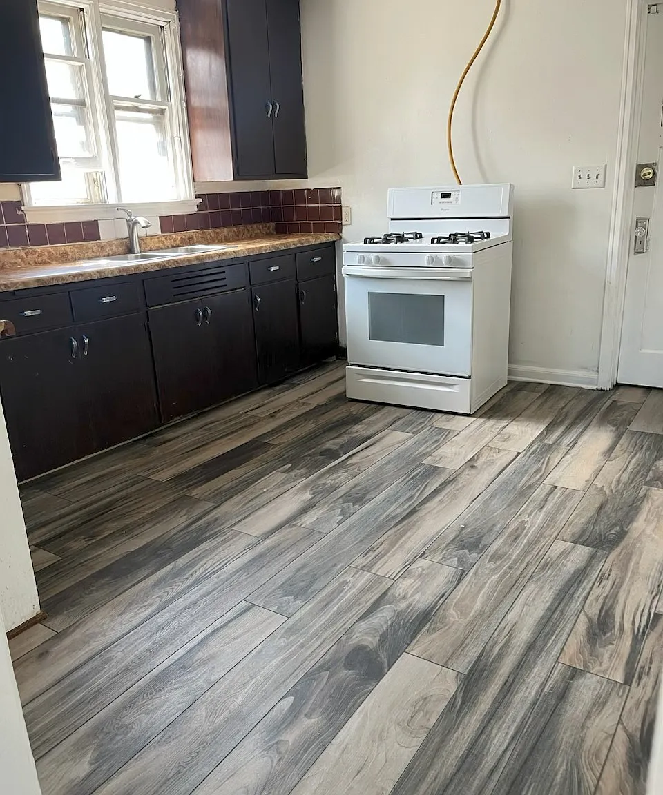 3 bed, 960 sqft, $1,300 — Photo 4