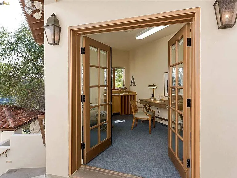 930 Aquarius Way — Photo 26
