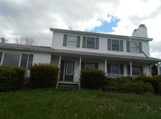 18 Robin Ln, Wappingers Falls, NY 12590