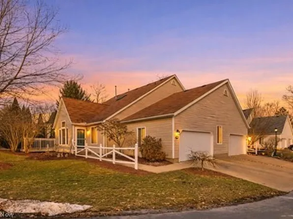 637 Hunters Trl, Akron, OH 44313